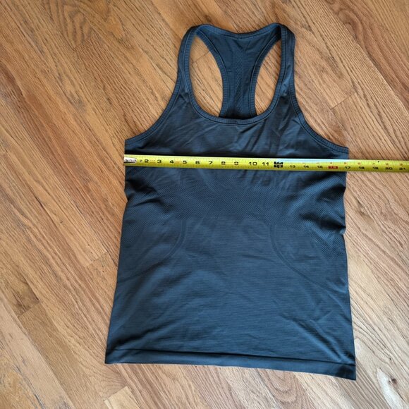 Lululemon Women's 10 Green Racerback Tank Top Sweat life - Picture 9 of 10